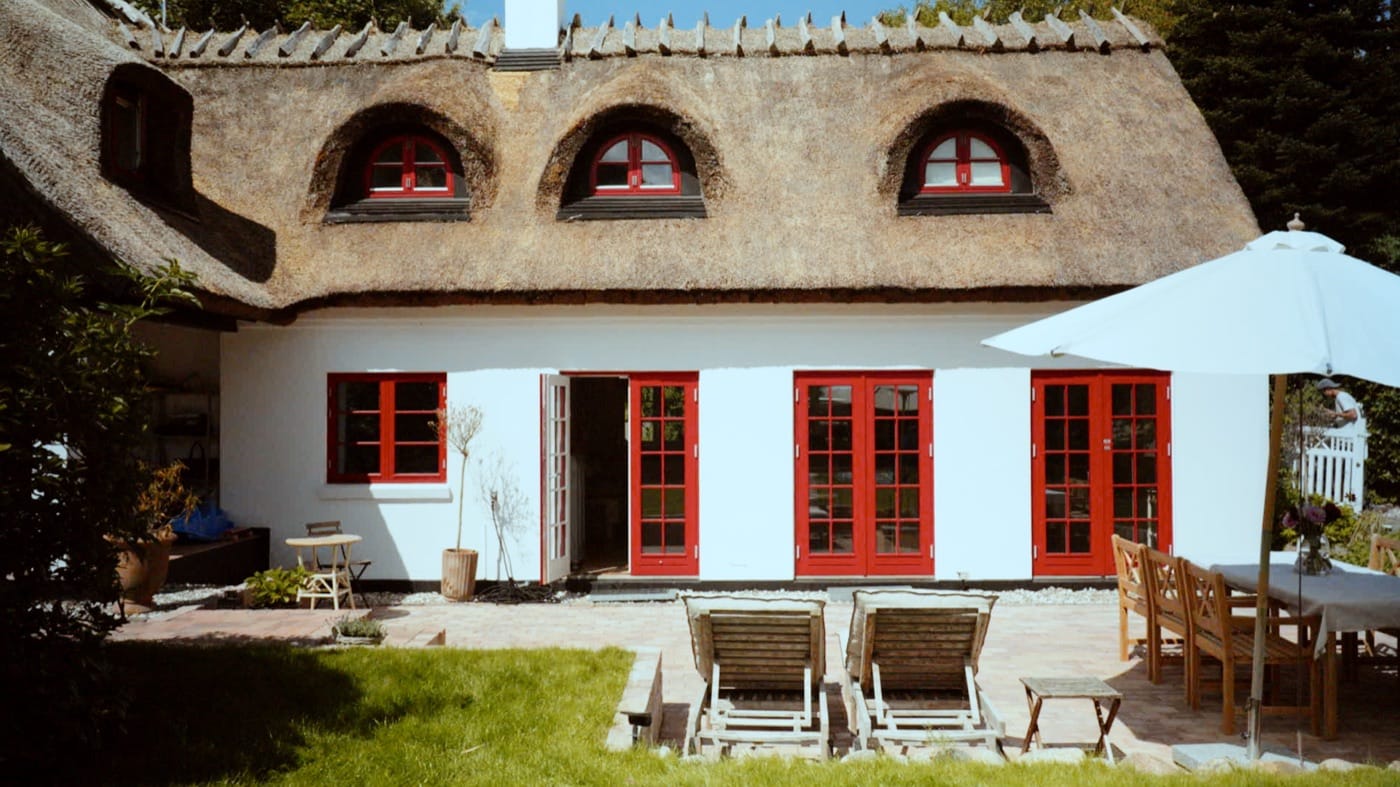 Færdig terrasse foran hus